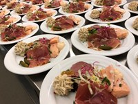 Salade folle de jambon Serrano, mousse de truite fumée, saumon rose, et magret de canard